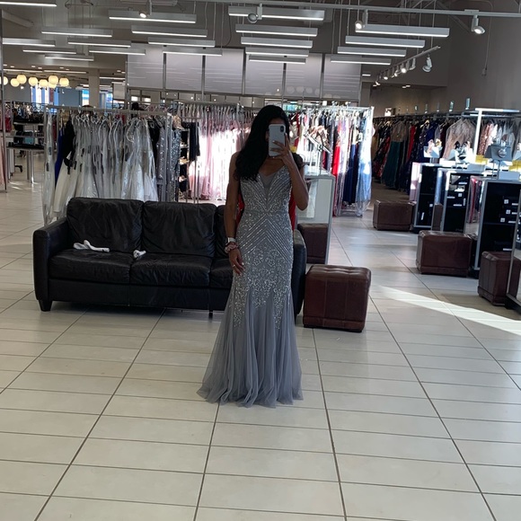 Formal gown//PROM DRESS!! - Picture 2 of 3